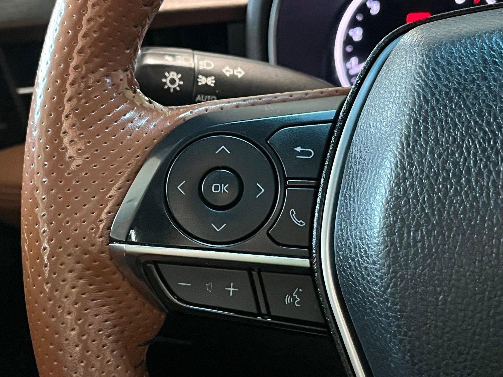 Used 2019 Toyota Avalon Limited w/ All Weather Liner Package FWD image 31