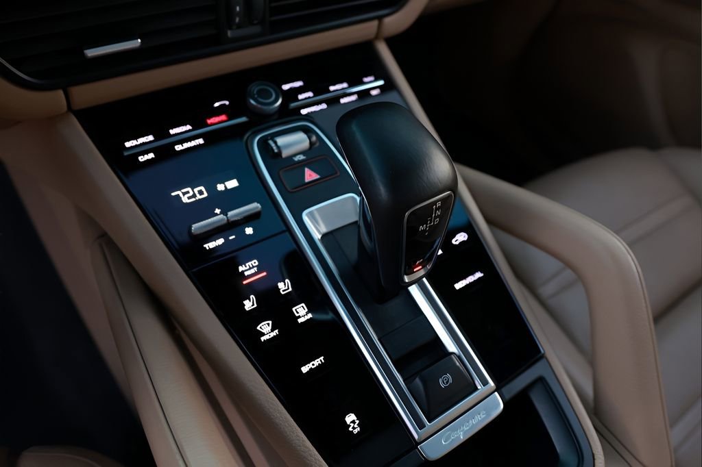 Used 2023 Porsche Cayenne image 39