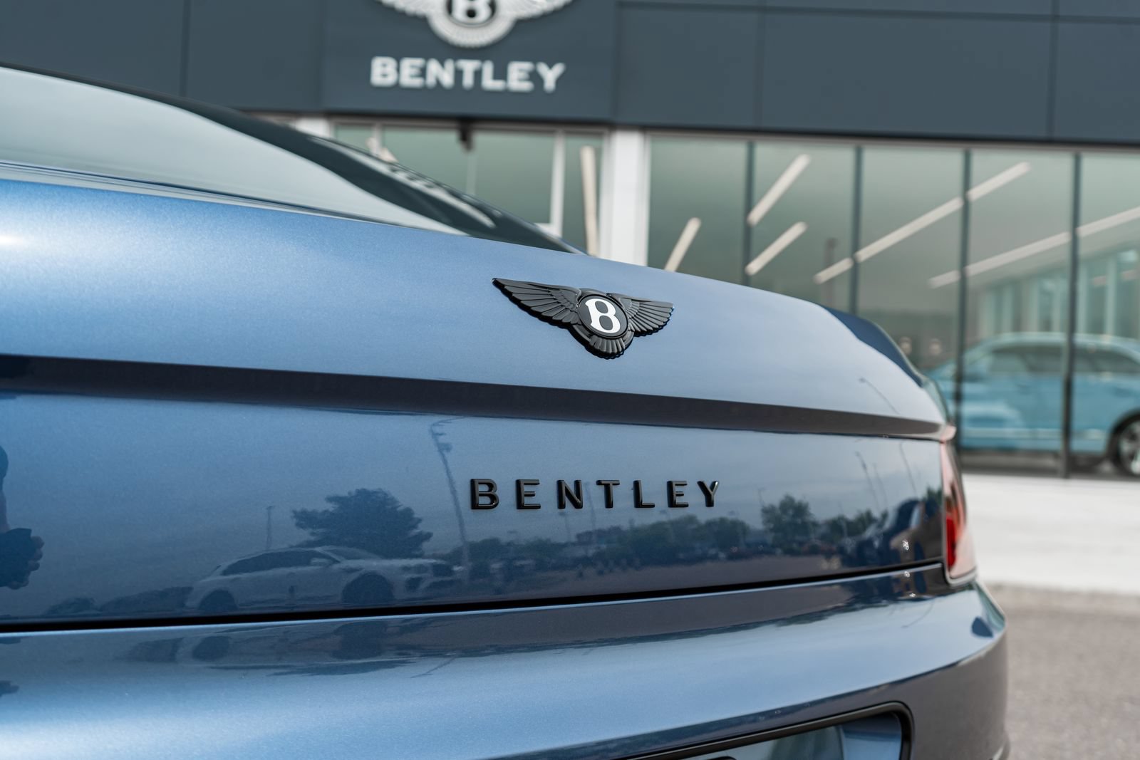 Certified 2025 Bentley Flying Spur Plug-In Hybrid AWD/4WD image 10
