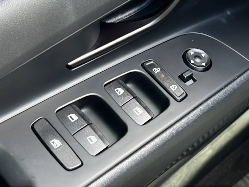 Used 2025 Hyundai Elantra SEL FWD image 18