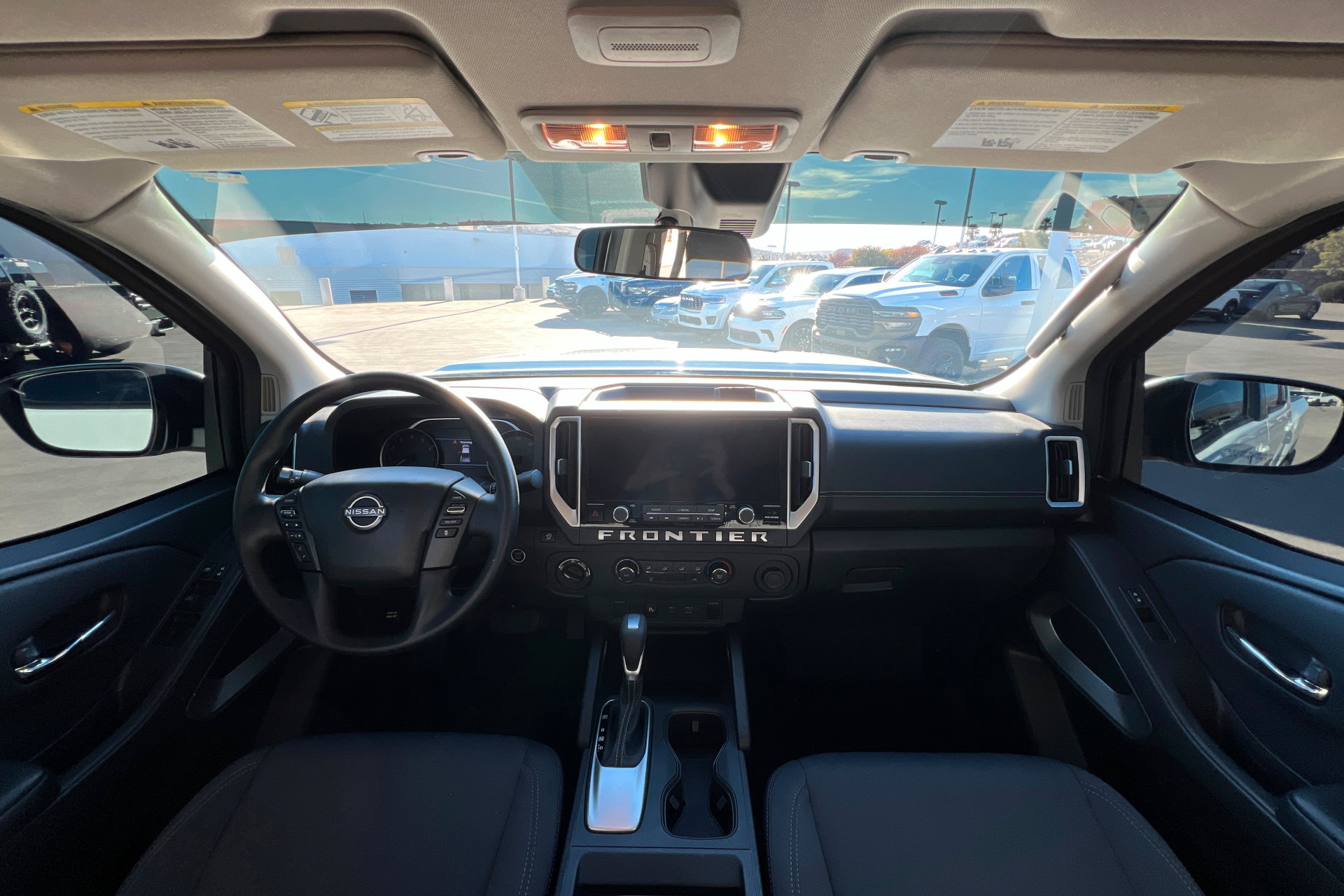 Used 2025 Nissan Frontier SV image 9