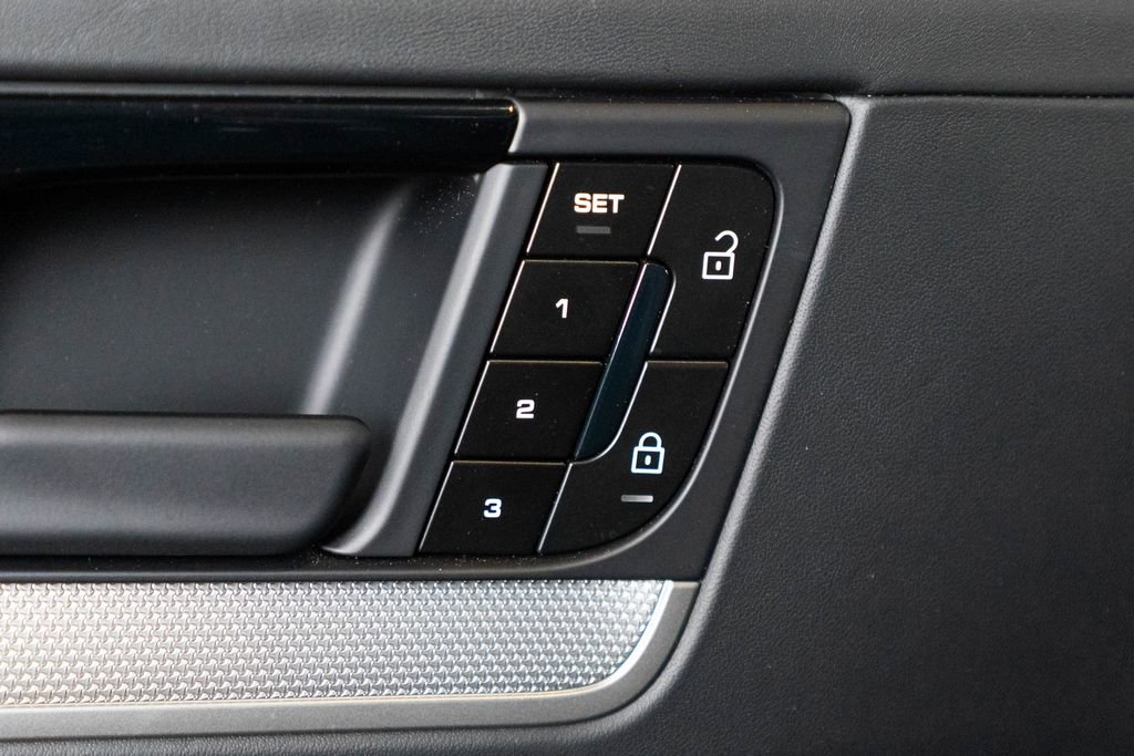 Certified 2025 Porsche Cayenne S image 21