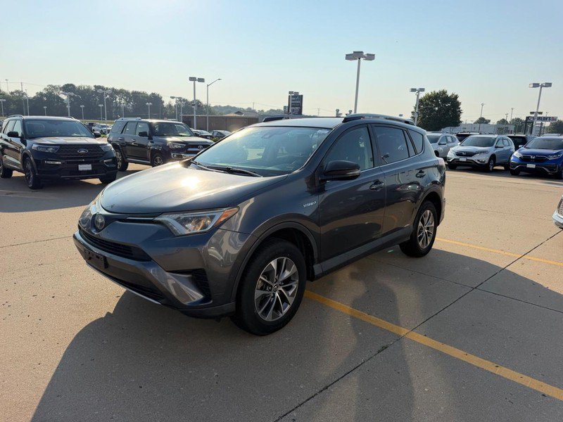Used 2018 Toyota RAV4 LE AWD/4WD image 6