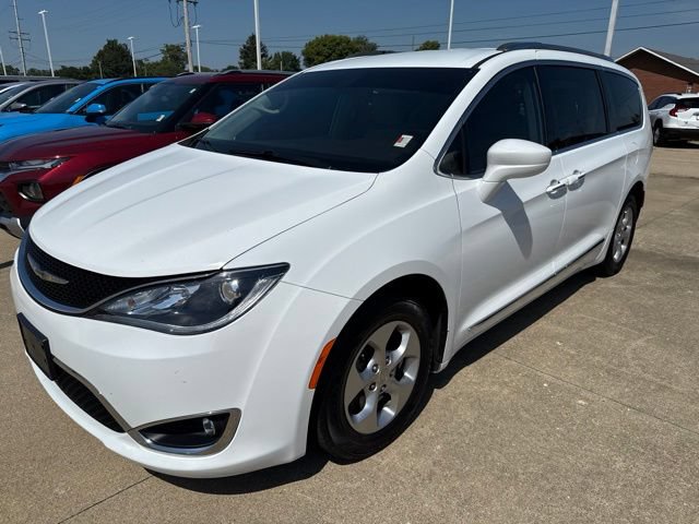 Used 2017 Chrysler Pacifica Touring-L Plus FWD image 3