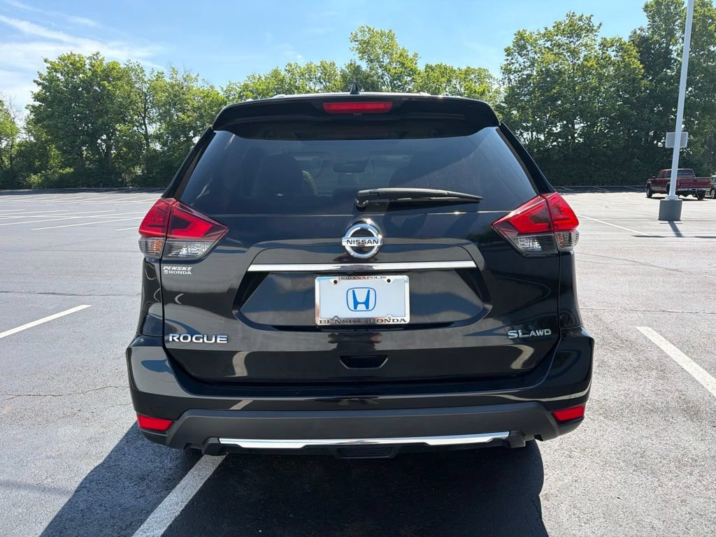 Used 2017 Nissan Rogue SL w/ SL Premium Package AWD/4WD image 4