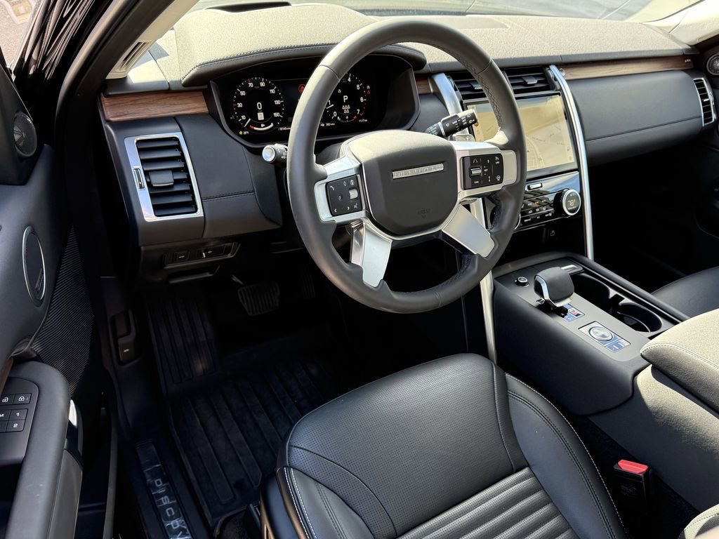 Used 2024 Land Rover Discovery S image 15