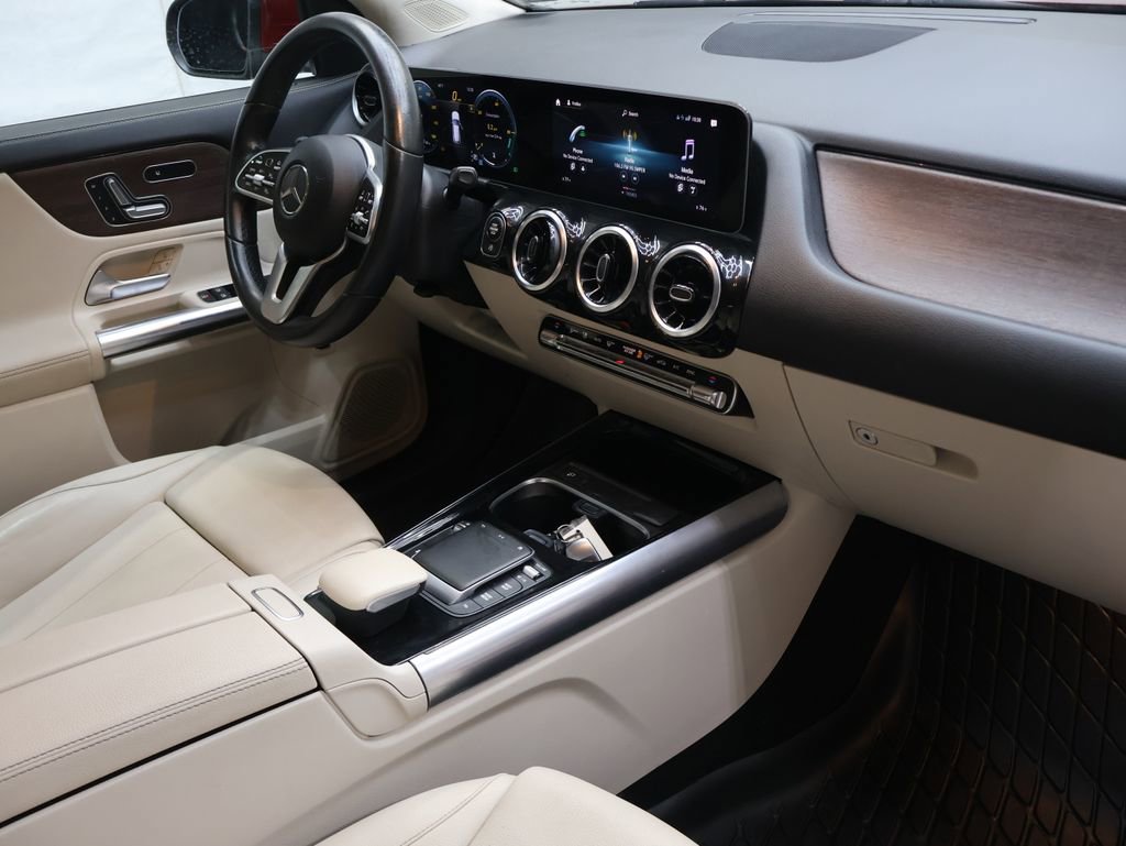 Used 2021 Mercedes-Benz GLA 250 4MATIC w/ Premium Package image 11