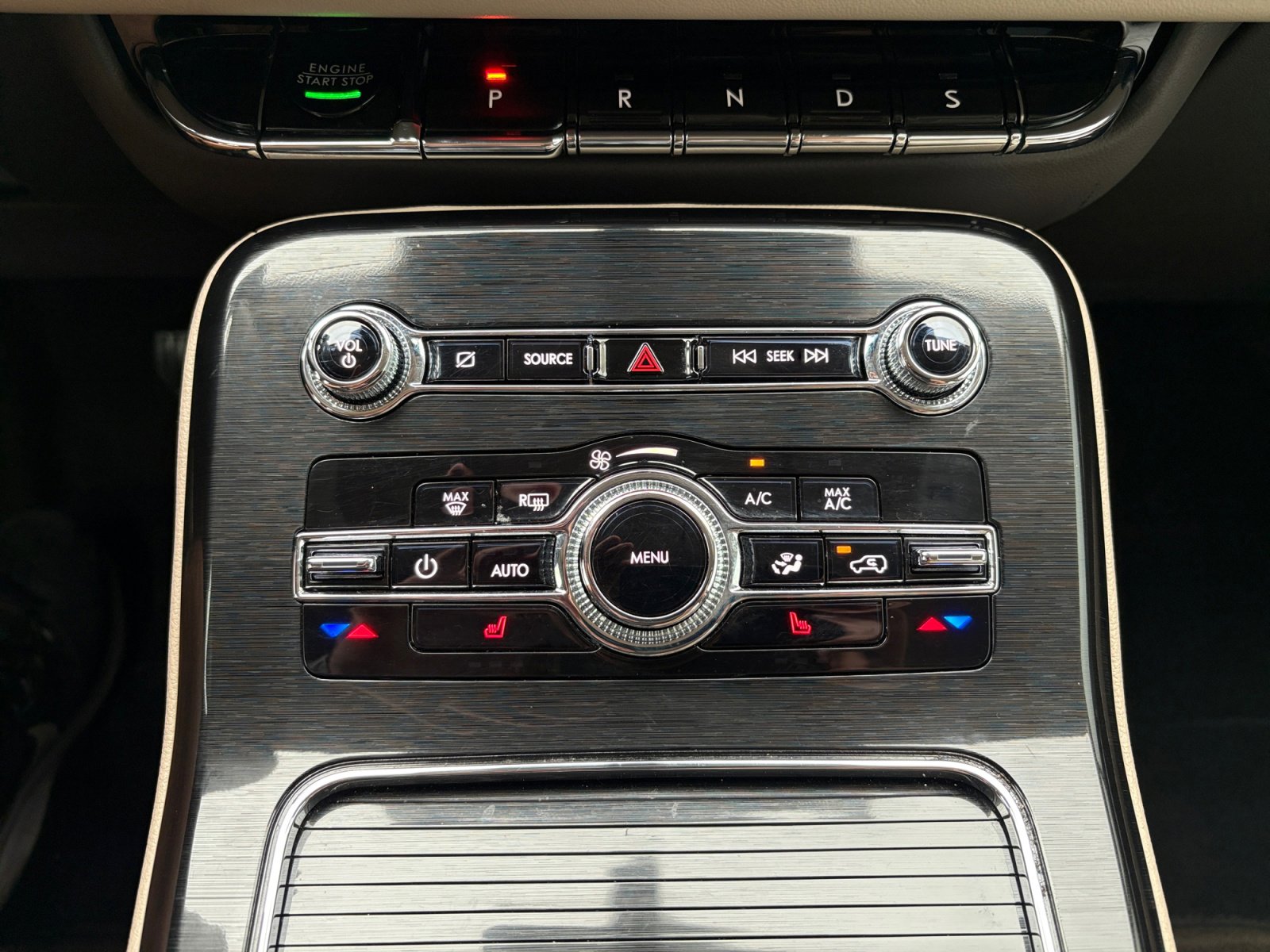 Used 2023 Lincoln Nautilus AWD w/ Premium Package image 17