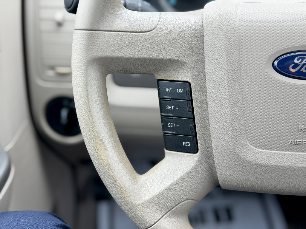 Used 2010 Ford Escape XLS image 8