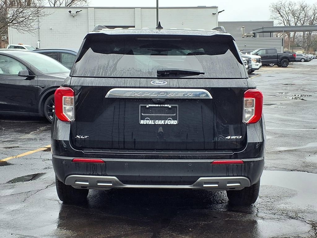 Used 2024 Ford Explorer XLT w/ Equipment Group 202A AWD/4WD image 4