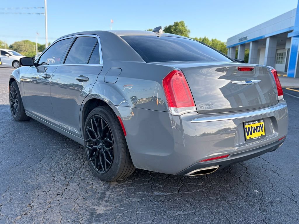 Used 2019 Chrysler 300 Touring w/ Chrome Appearance Package RWD image 6