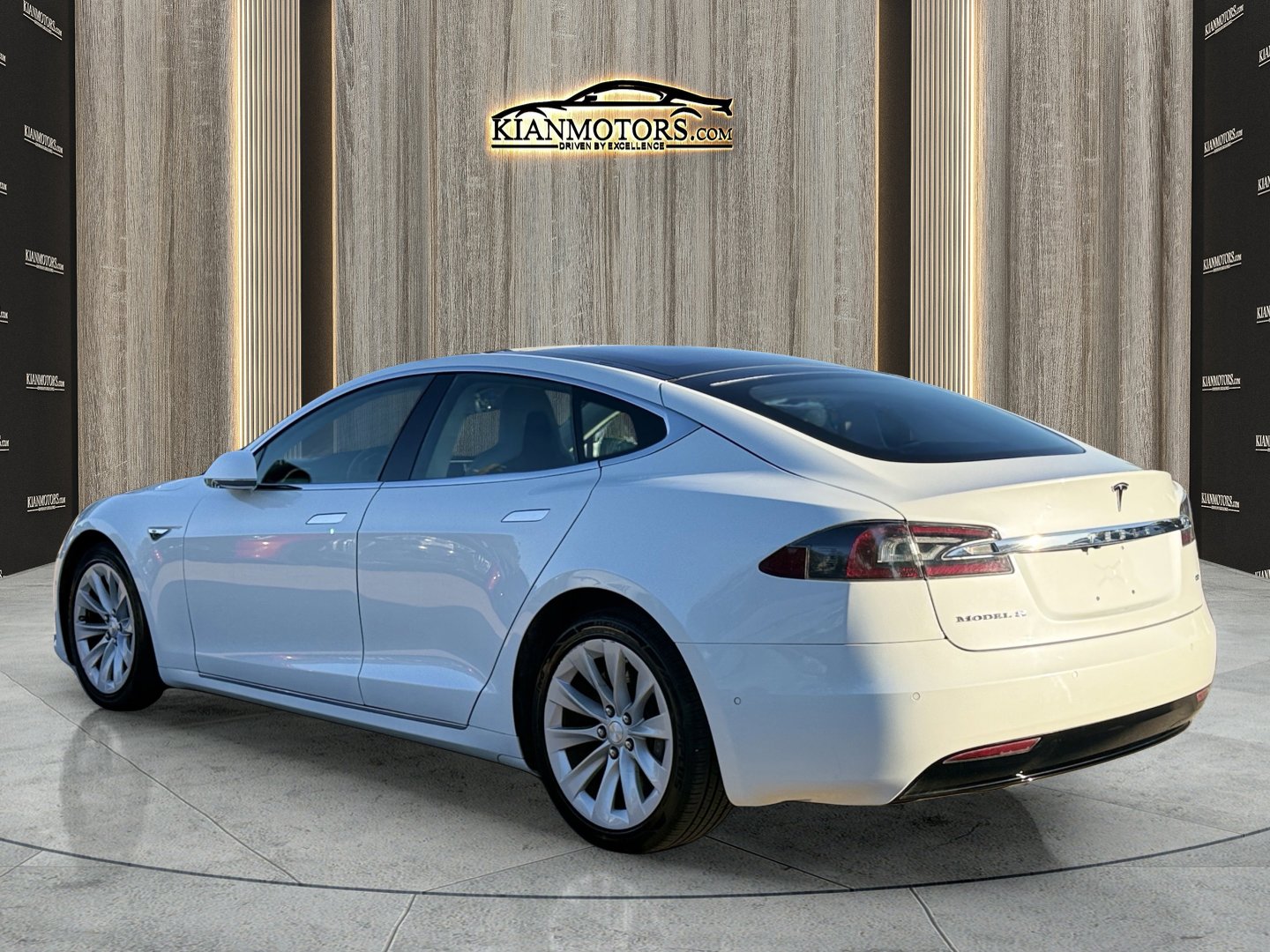 Used 2016 Tesla Model S 60 image 5