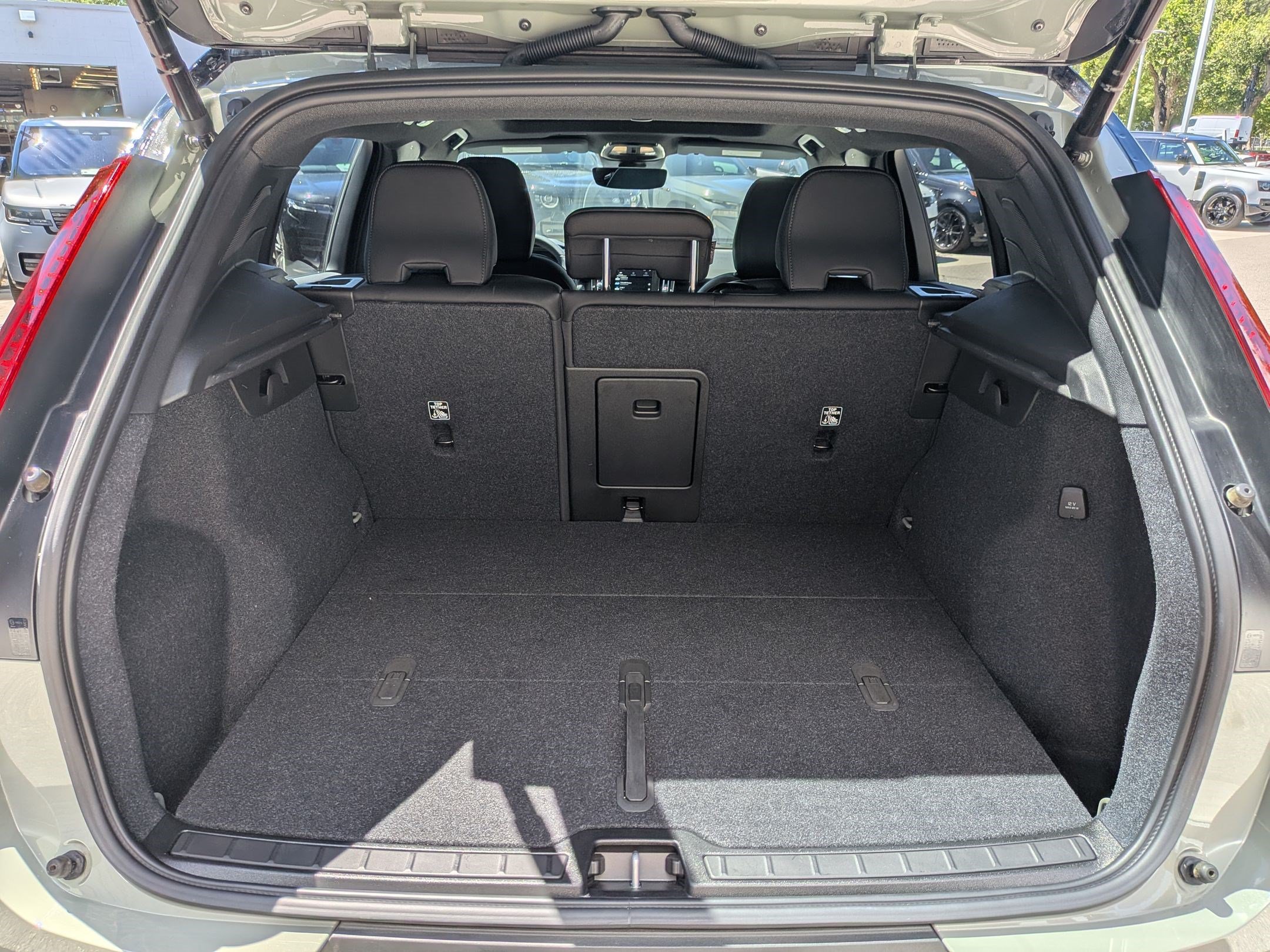 Used 2023 Volvo XC40 Recharge Ultimate AWD/4WD image 28