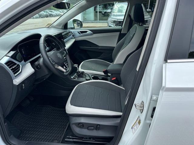 Certified 2025 Volkswagen Taos SE w/ Panoramic Sunroof Package AWD/4WD image 14
