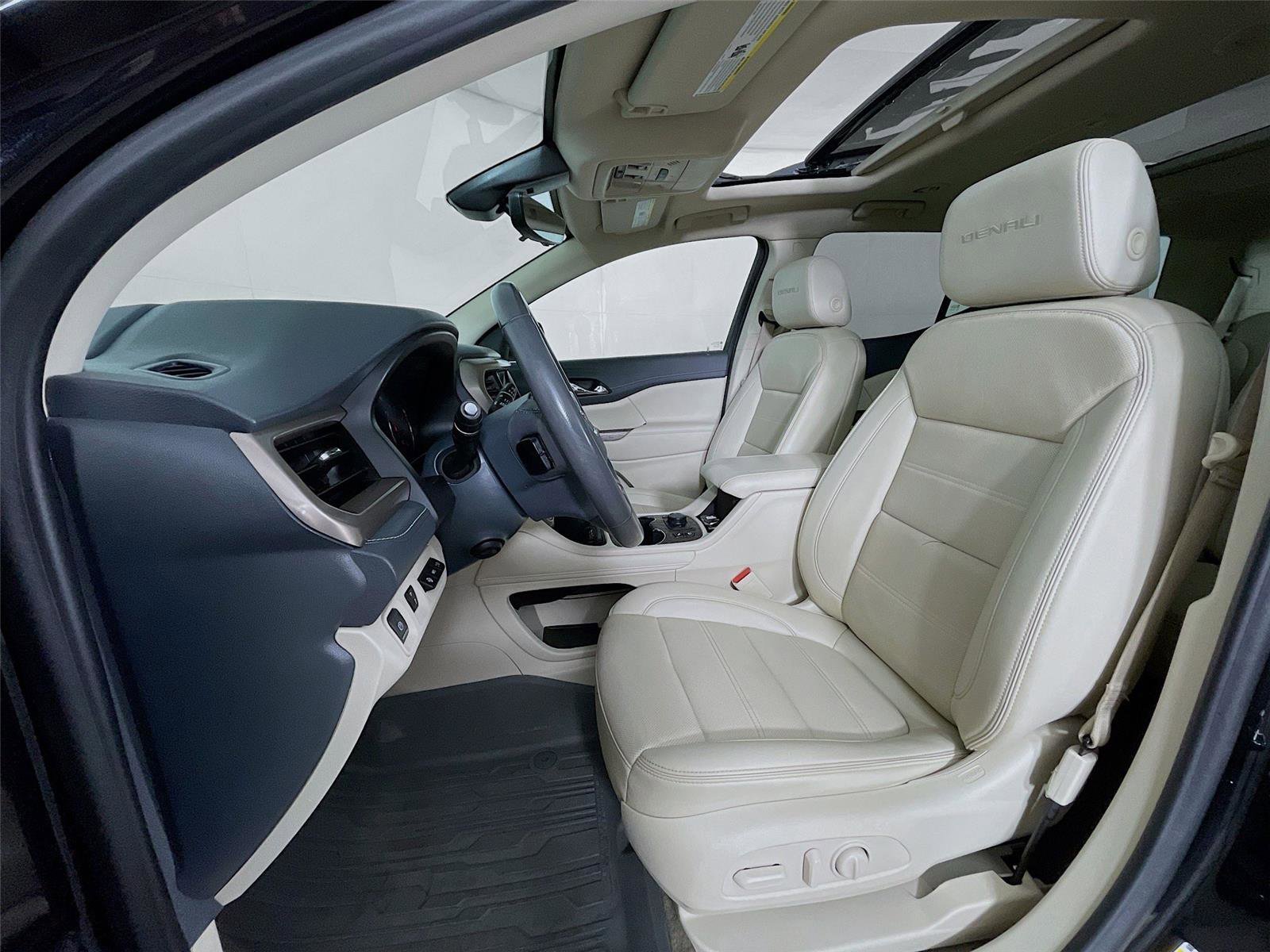 Used 2021 GMC Acadia Denali w/ Denali Technology Package image 27