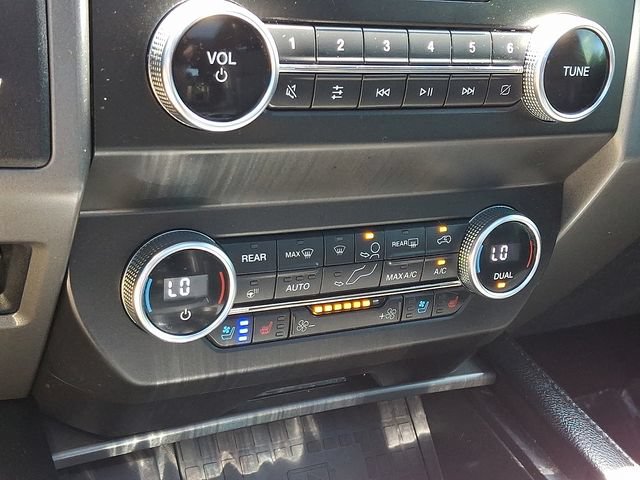 Used 2019 Ford Expedition XLT w/ Equipment Group 202A AWD/4WD image 16