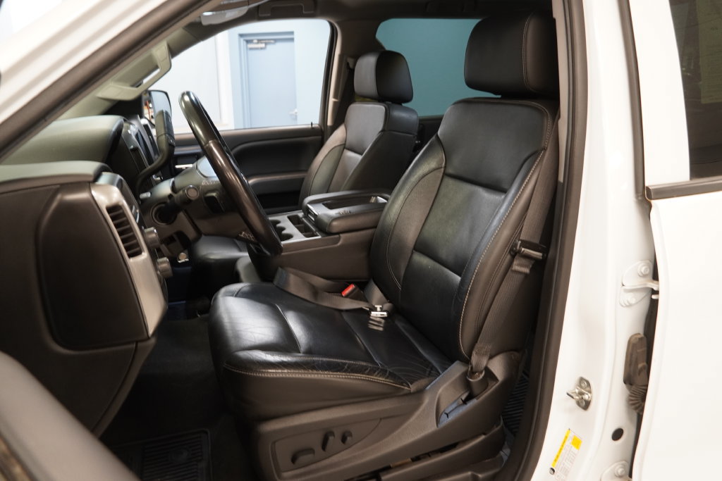 Used 2018 Chevrolet Silverado 1500 LT w/ All Star Edition AWD/4WD image 3