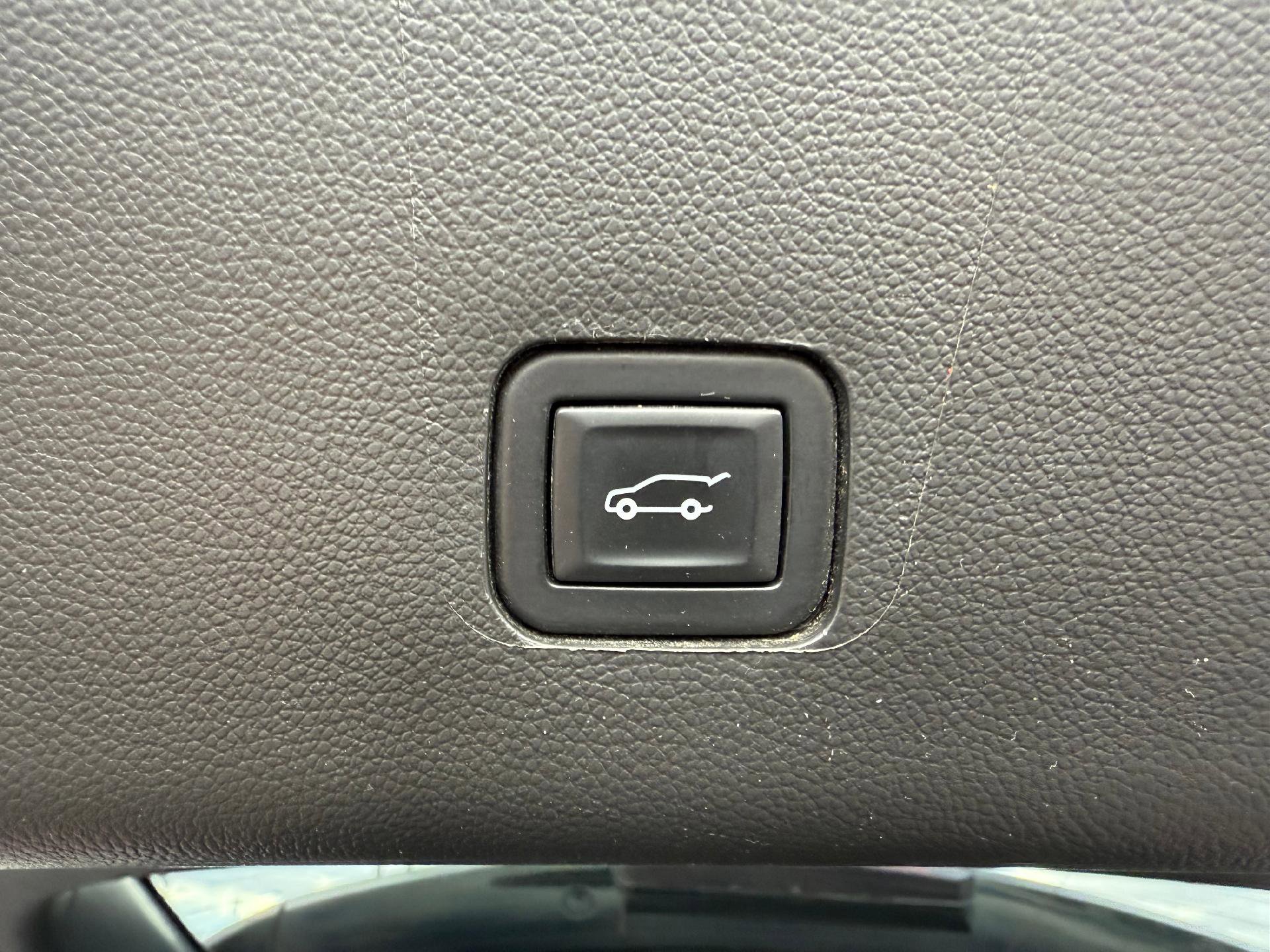 Certified 2020 Chevrolet Traverse LT AWD/4WD image 17