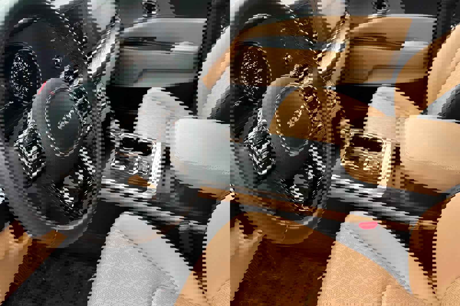 Used 2024 Kia Carnival LX image 12