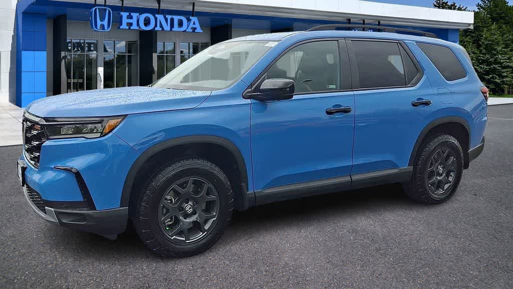 Certified 2025 Honda Pilot TrailSport image 4