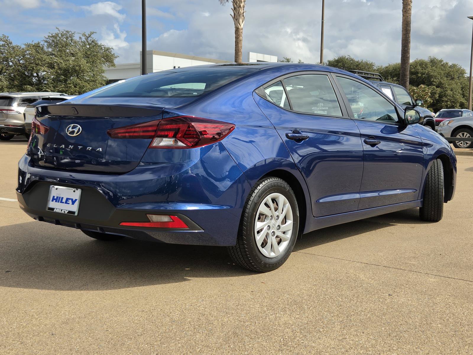 Used 2020 Hyundai Elantra SE FWD image 4
