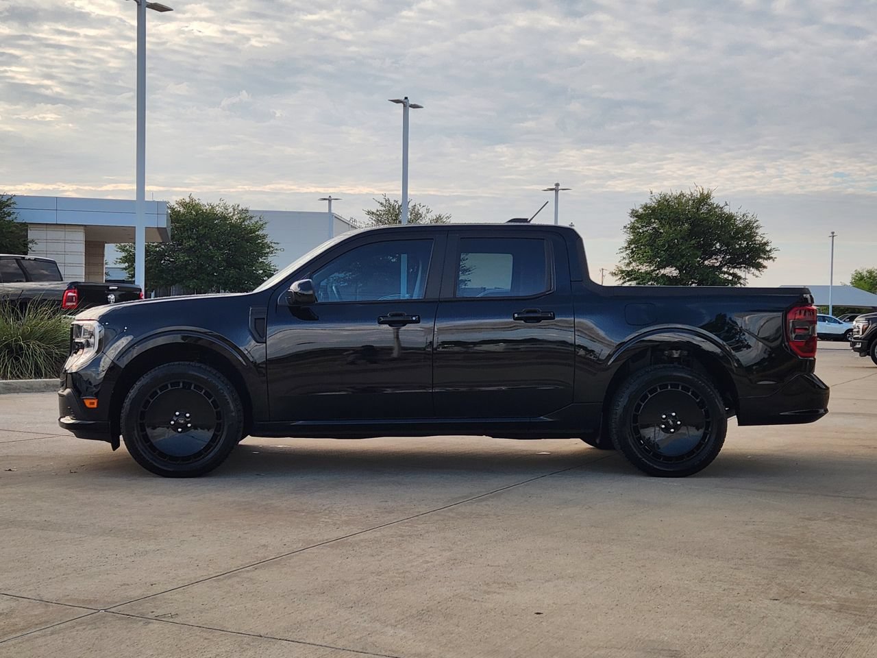 Used 2025 Ford Maverick Lobo AWD/4WD image 4
