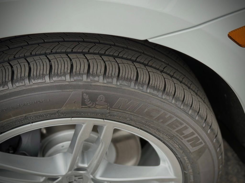 Certified 2025 Porsche Macan image 21