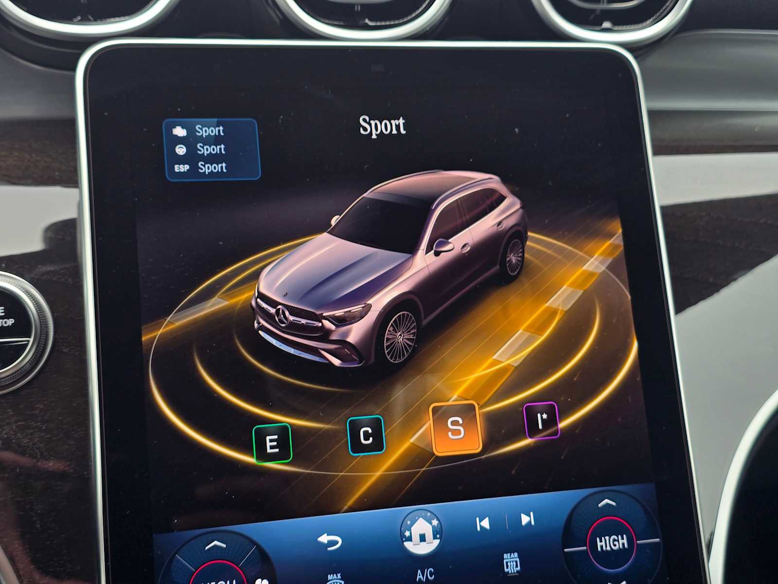 Used 2025 Mercedes-Benz GLC 300 image 32