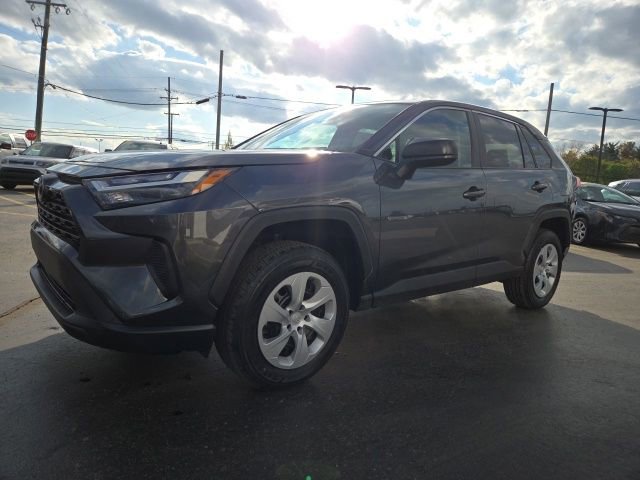 Used 2025 Toyota RAV4 LE AWD/4WD image 3