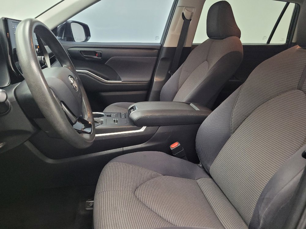 Used 2021 Toyota Highlander L FWD image 17