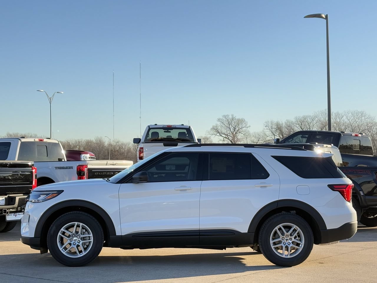 New 2026 Ford Explorer Active w/ Active Comfort Package RWD image 3