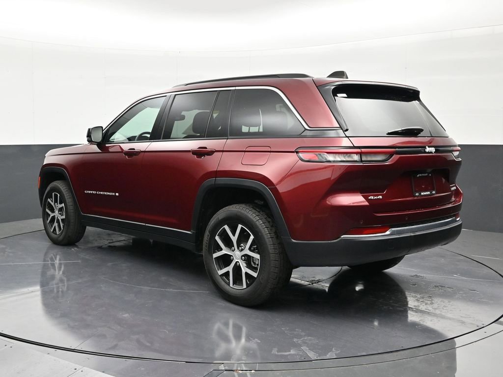 Used 2024 Jeep Grand Cherokee Limited AWD/4WD image 3