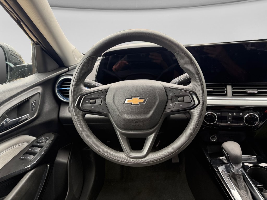 Used 2025 Chevrolet Trax LT FWD image 14