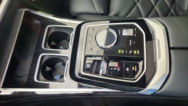 Used 2025 BMW 740i image 57