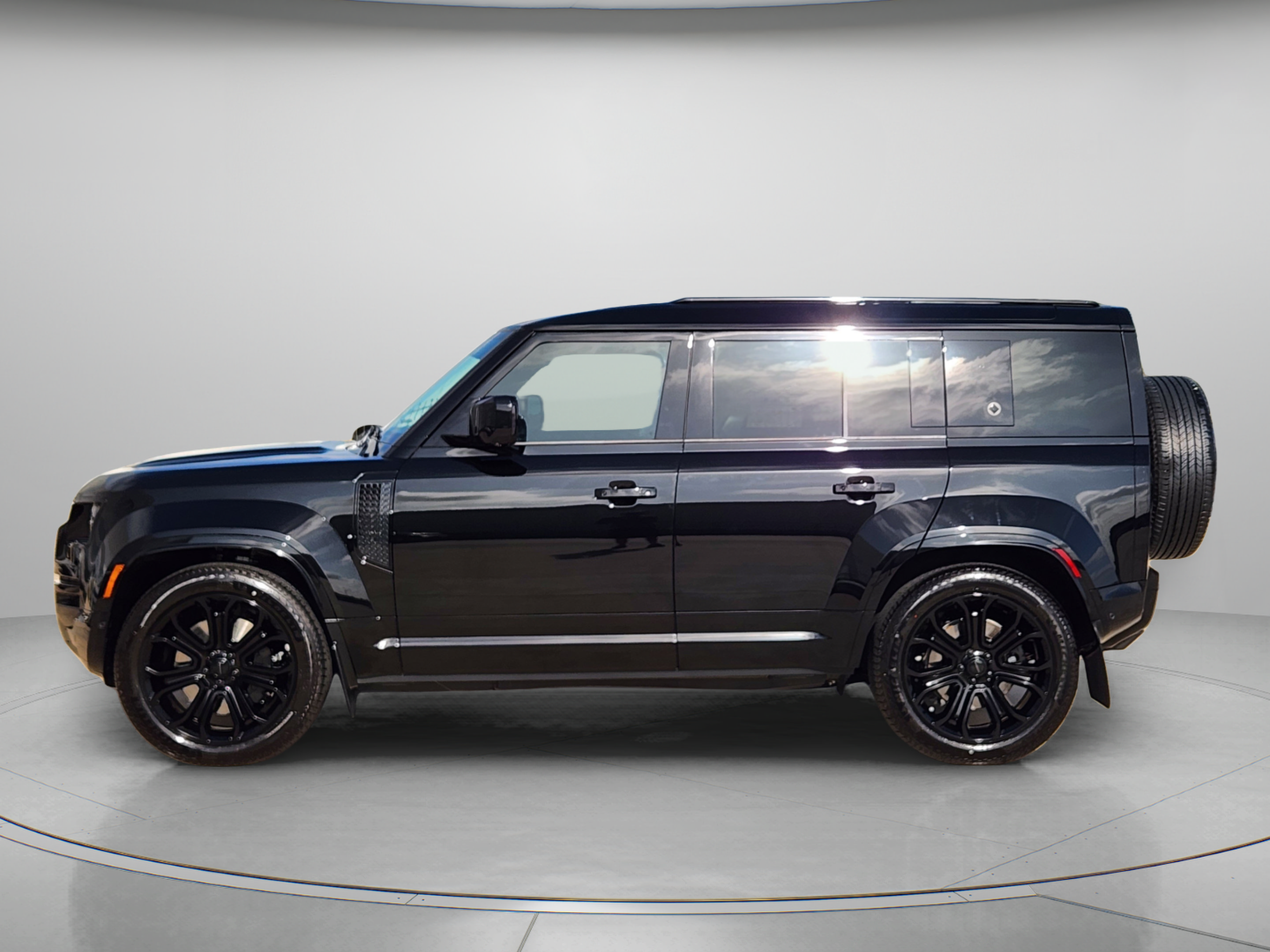 New 2026 Land Rover Defender 110 OCTA AWD/4WD image 2