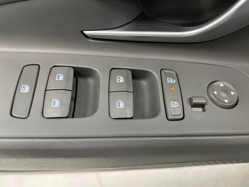 Used 2025 Hyundai Elantra SEL image 12