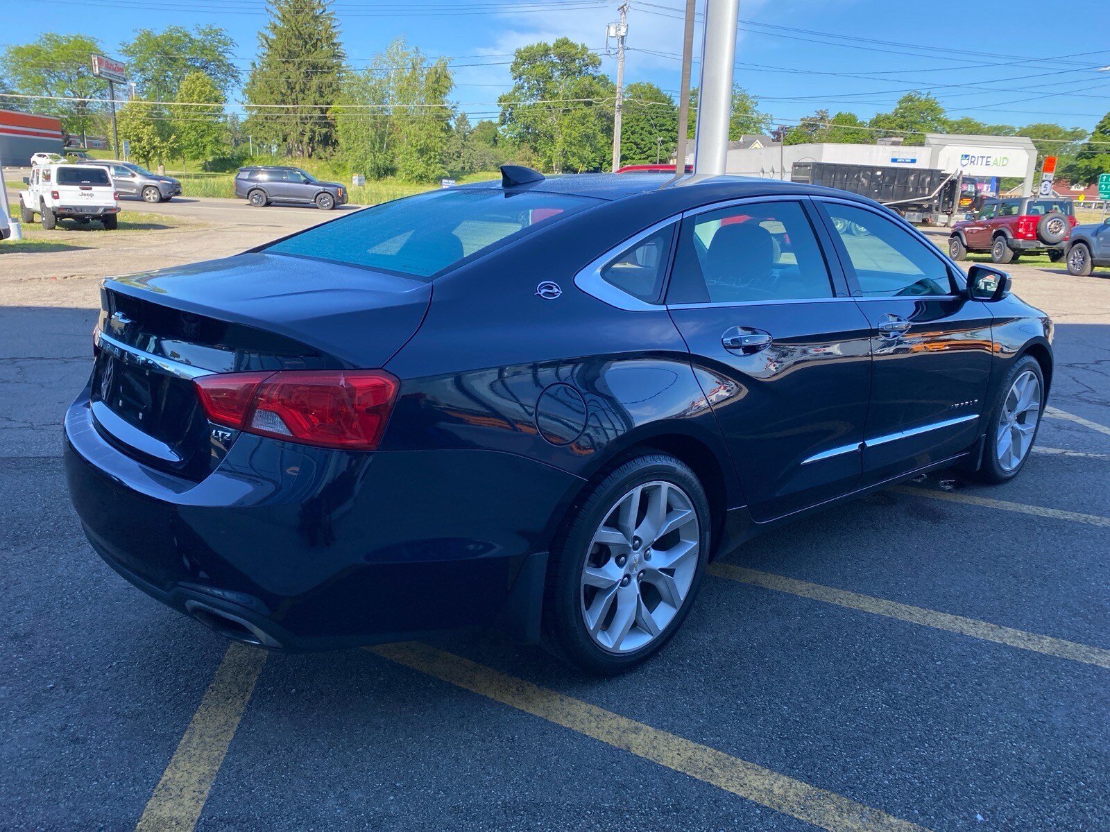 Used 2015 Chevrolet Impala LTZ FWD image 6