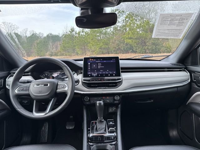 Used 2024 Jeep Compass Limited image 14