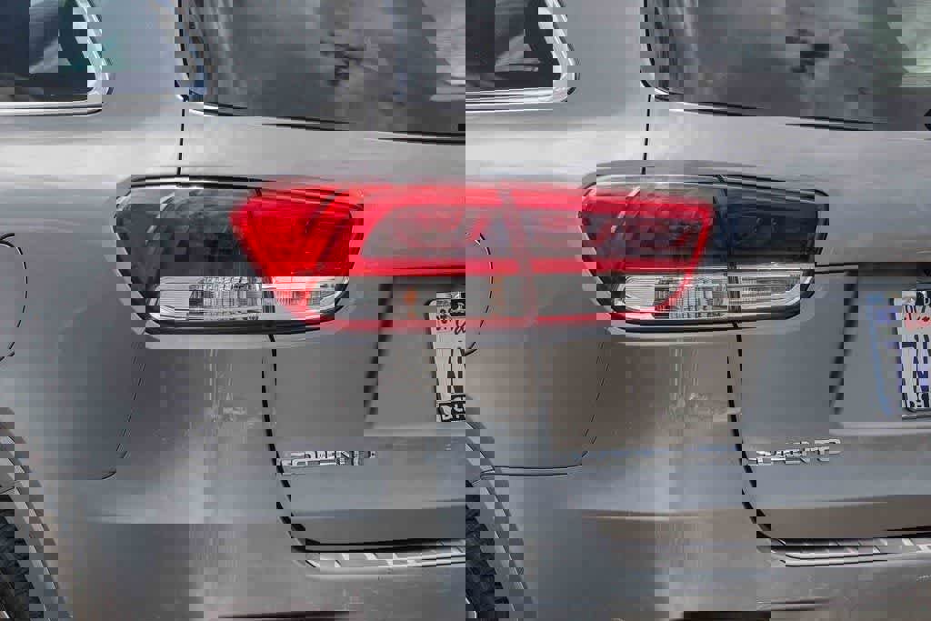 Used 2017 Kia Sorento SX image 7