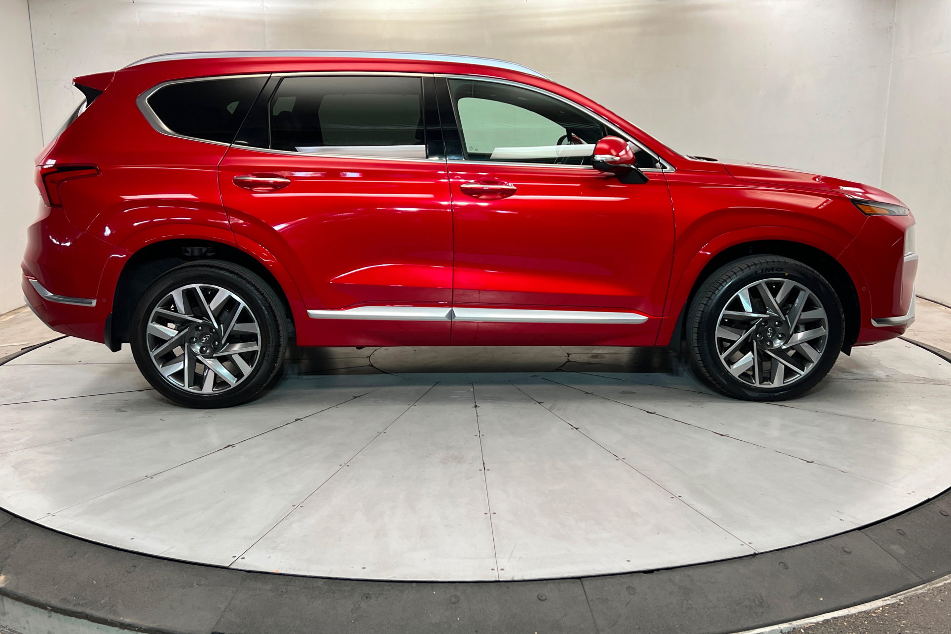 Used 2023 Hyundai Santa Fe Calligraphy w/ Cargo Package AWD/4WD image 7