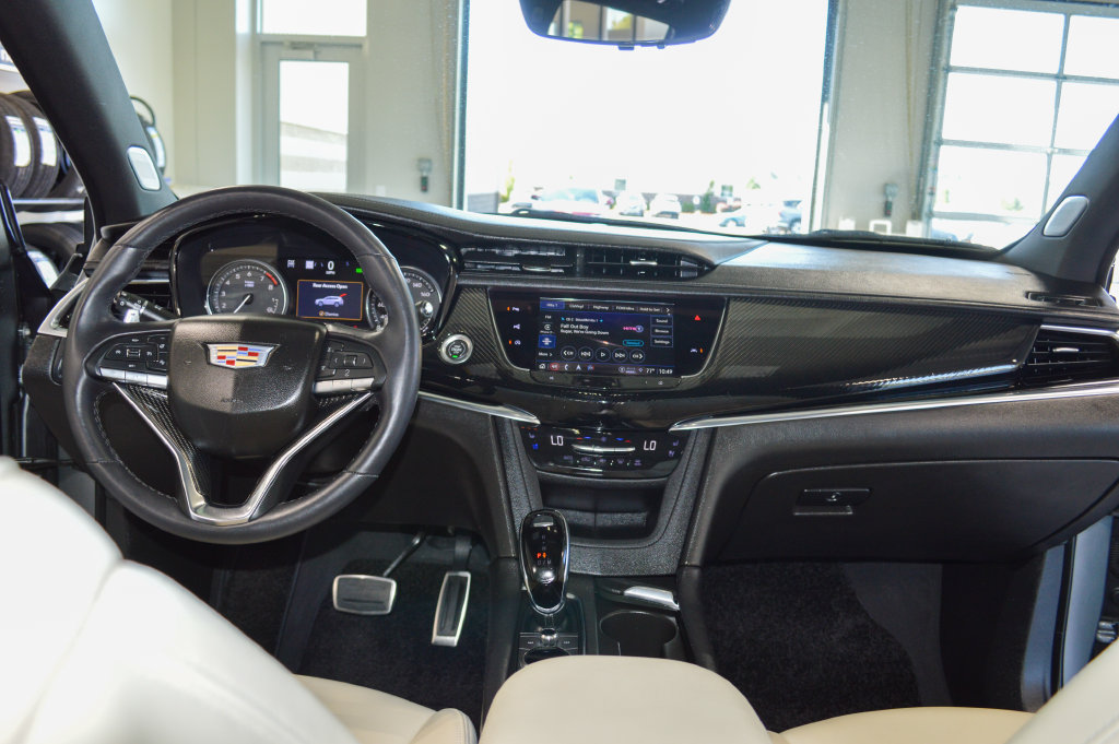 Used 2023 Cadillac XT6 Sport w/ Technology Package AWD/4WD image 12