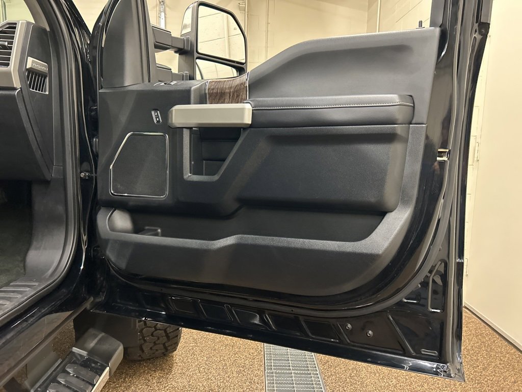 Used 2017 Ford F250 Lariat w/ Chrome Package image 15