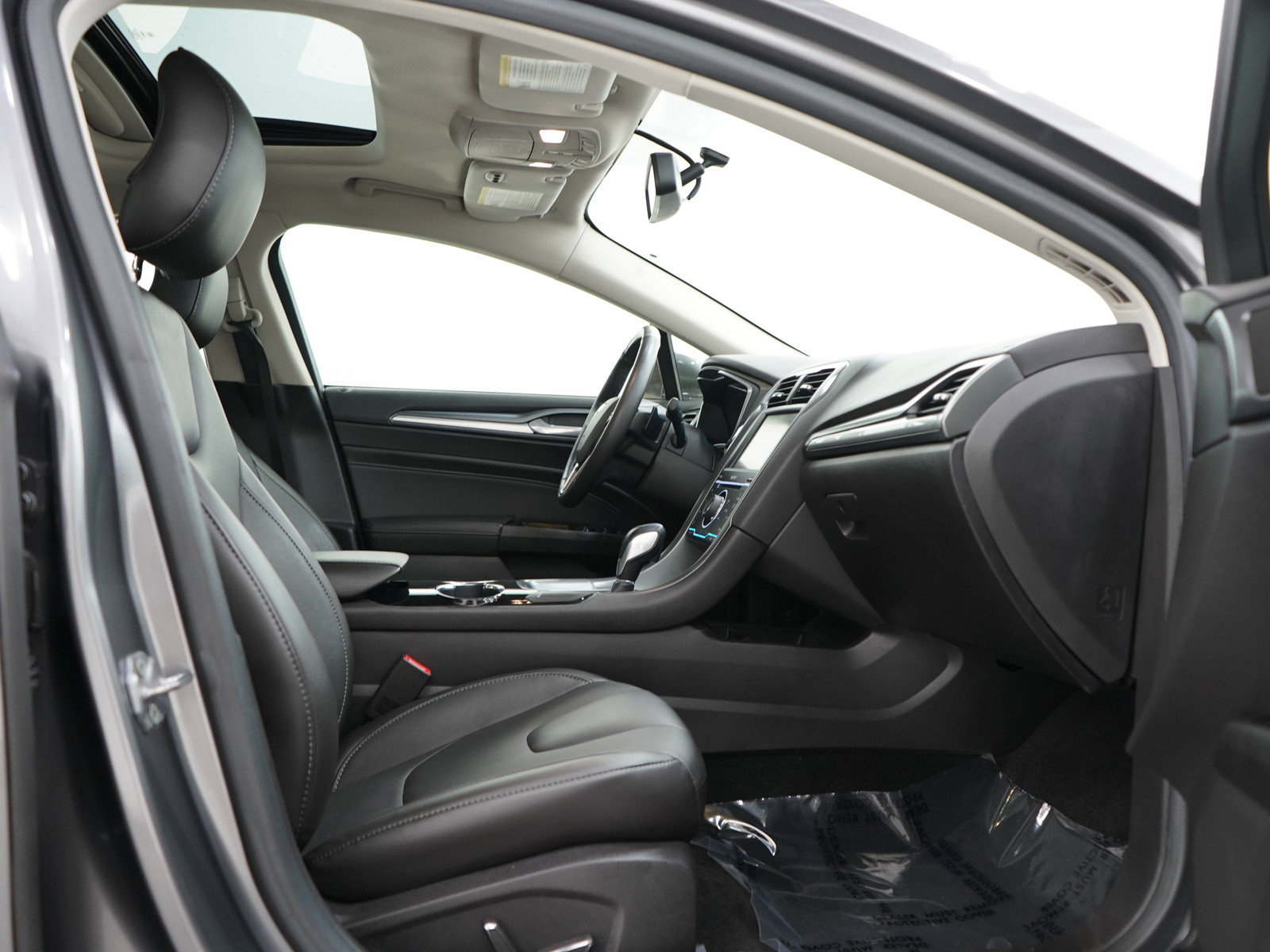 Used 2014 Ford Fusion Titanium FWD image 11