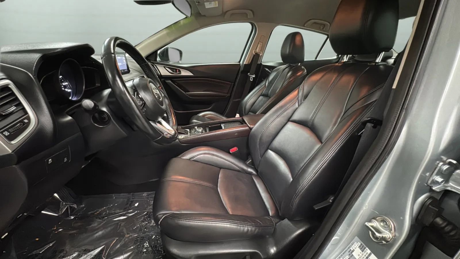 Used 2018 MAZDA MAZDA3 Touring FWD image 22