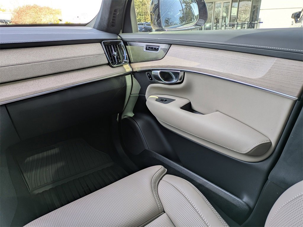 Used 2026 Volvo XC90 B6 Ultra w/ Lounge Package image 23