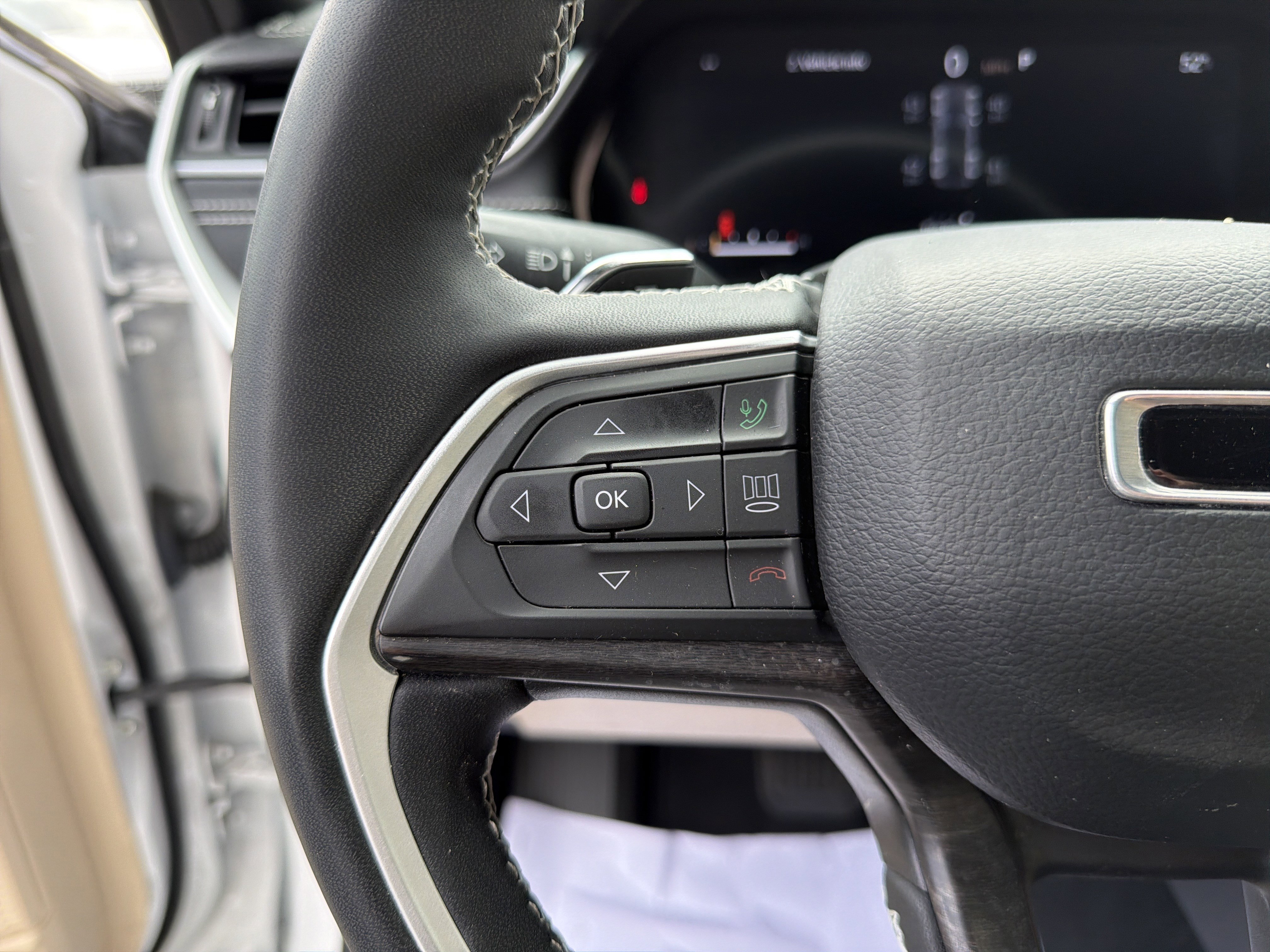 Certified 2023 Jeep Grand Cherokee Limited w/ Luxury Tech Group II image 26