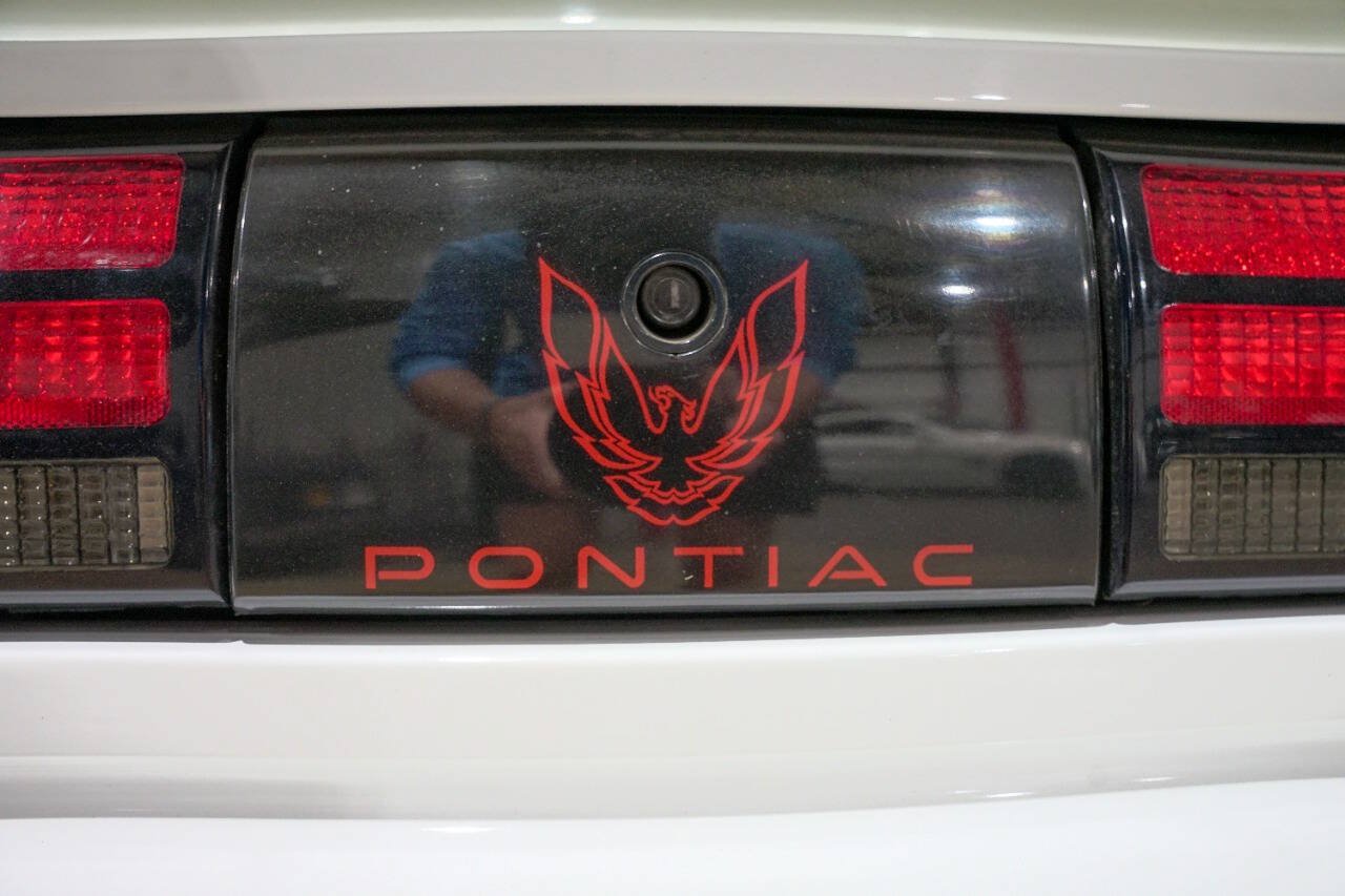 Used 1992 Pontiac Firebird Formula RWD image 26