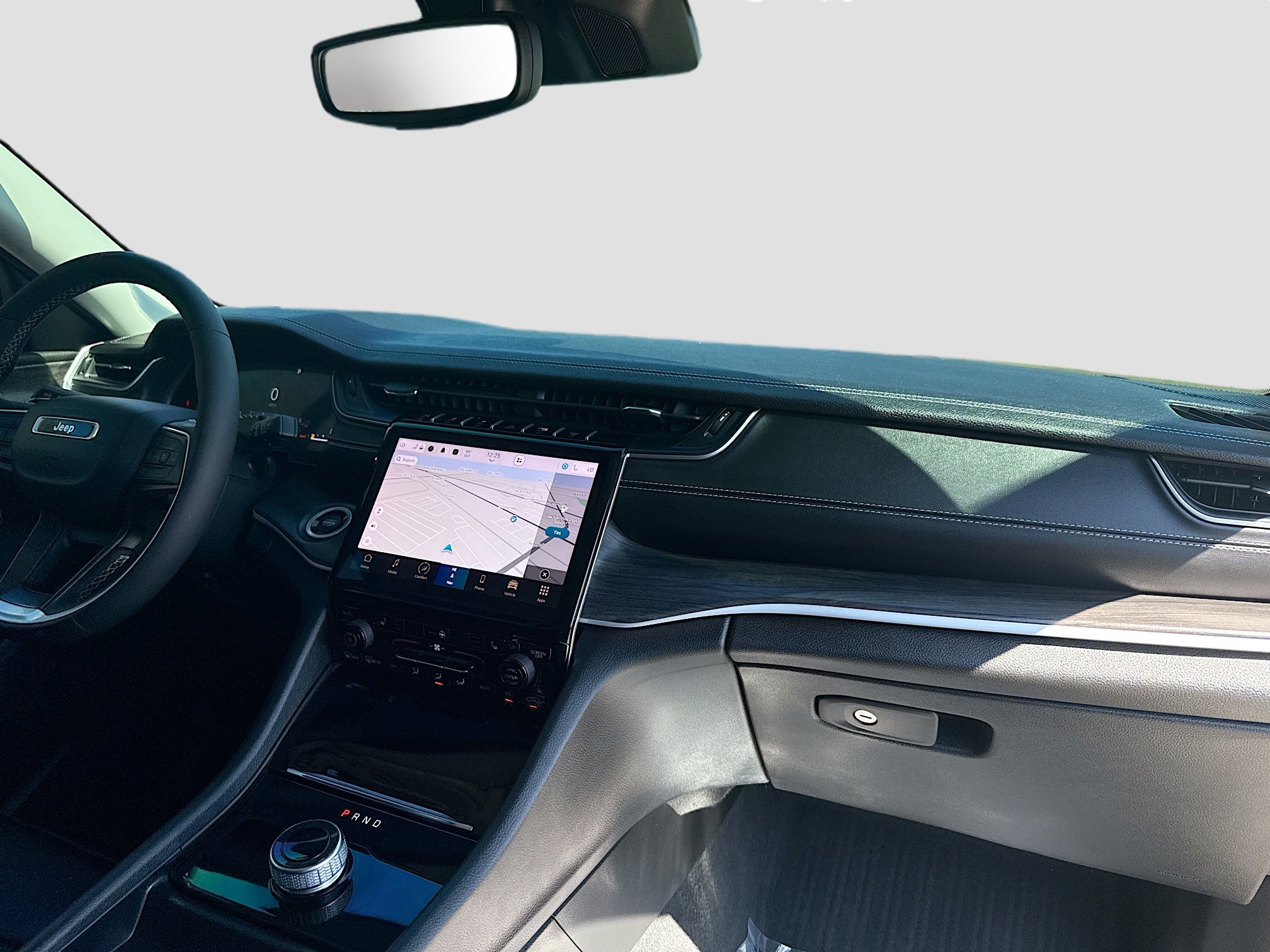 Used 2024 Jeep Grand Cherokee Limited w/ Black Appearance Package image 33