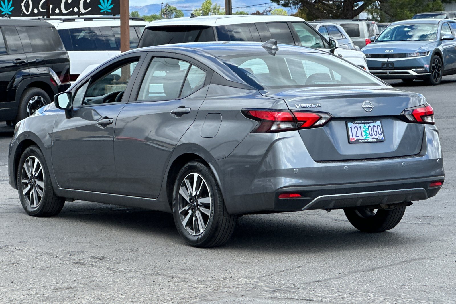 Used 2025 Nissan Versa SV FWD image 6