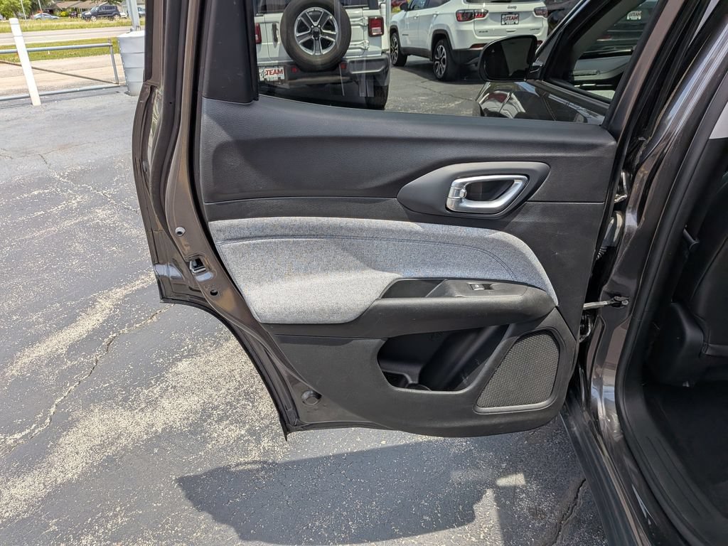 Used 2022 Jeep Compass Latitude w/ Convenience Group AWD/4WD image 19